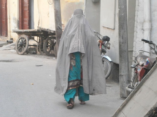 3. Burka syle- jena s burka (obiknoveno sa ot etnosa pashtun)