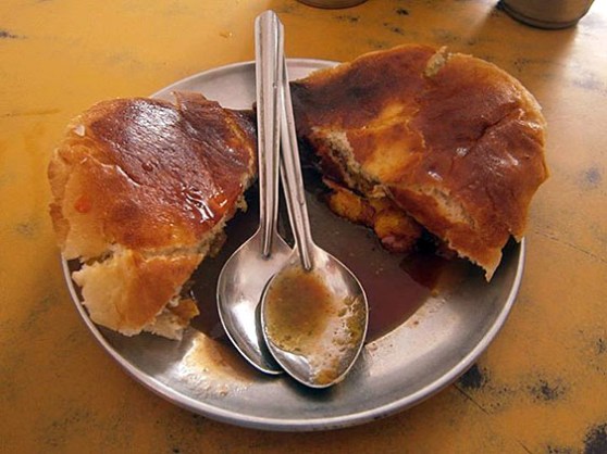 5. Vegeterian burger with potato boll and three kind of strange sauces. We don't know for what the purpose of the spoons is