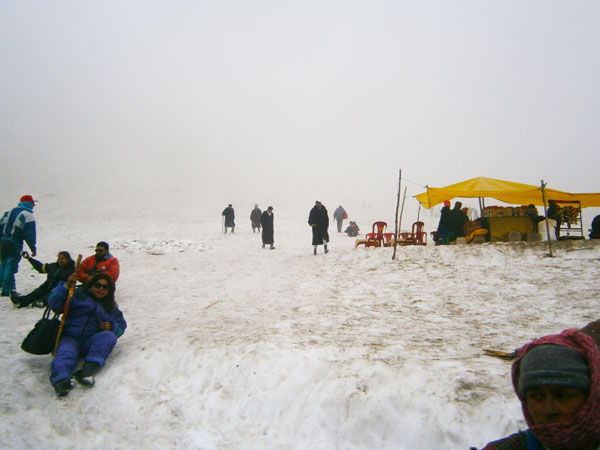 5. Indian Turist Enjoing the Snow